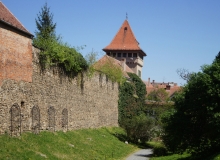 Walk along the 16th century fortifications